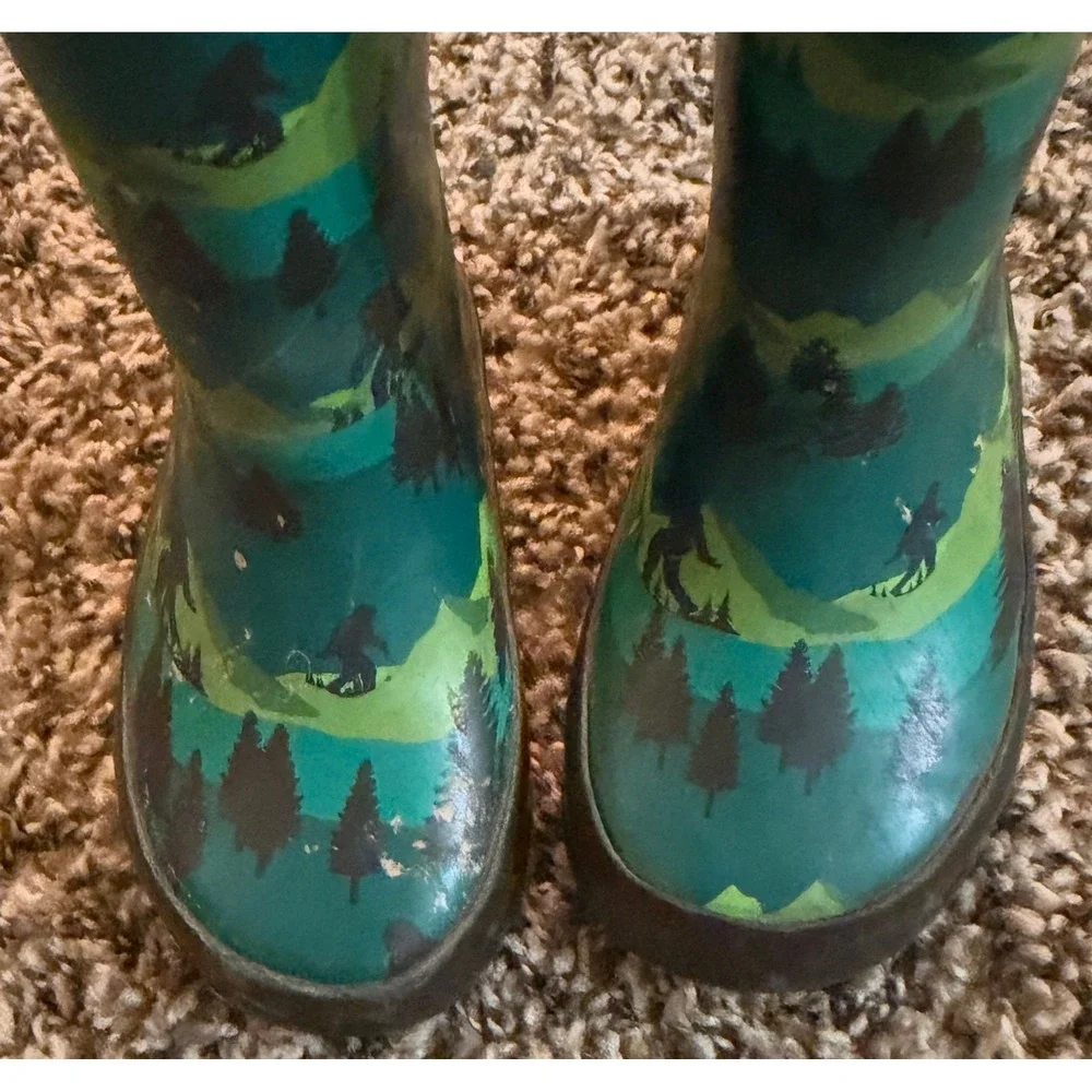 Western Chief- Rain Boots Green Sasquatch Forest Pattern Size 5